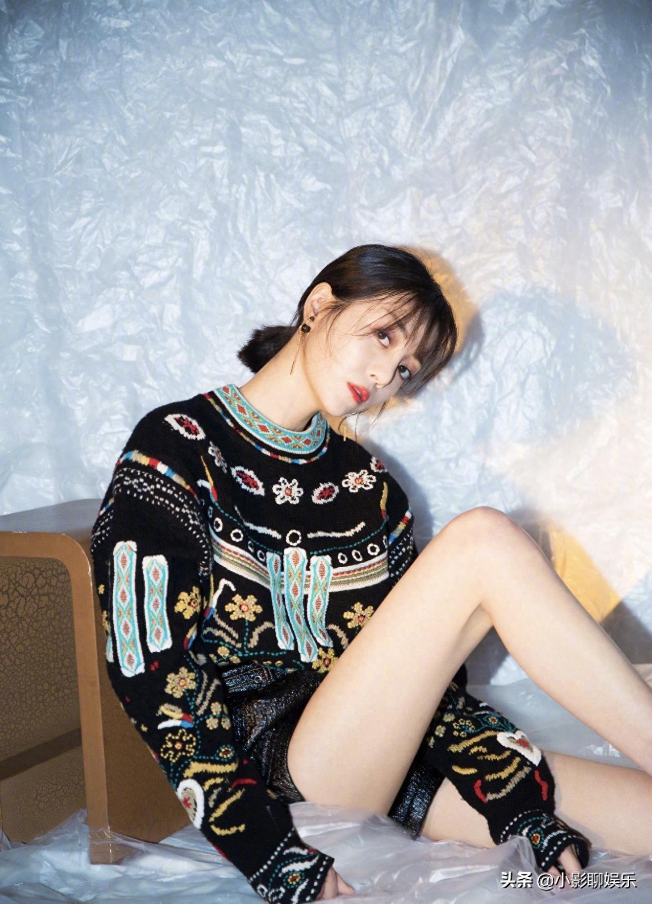 李溪芮的腿真的是又细又长，真不愧是超级腿精