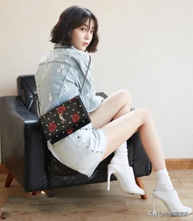 李溪芮的腿真的是又细又长，真不愧是超级腿精