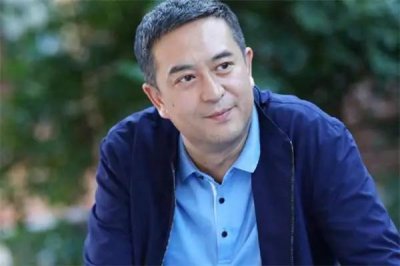 ​张嘉译的两段婚姻：31岁闪婚遭羞辱，二婚娶富豪妻子，却被妻管严