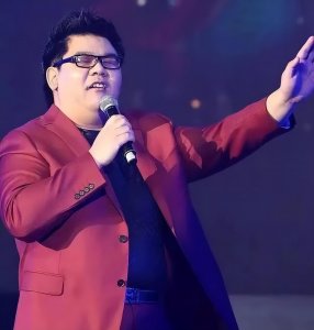 ​杨光：从天才盲人歌手到登上央视黑名单，他这些年都经历了什么？