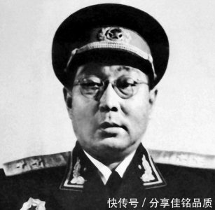 ​李晨和他的父亲（传闻李晨的爷爷是这位开国中将）