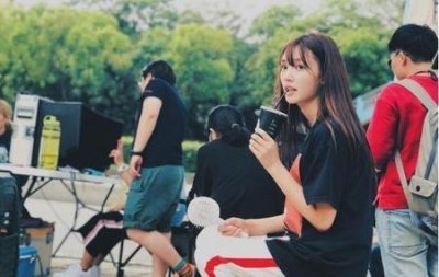 ​周星驰跟林允到底是什么关系(哪些男艺人喜欢林允儿)