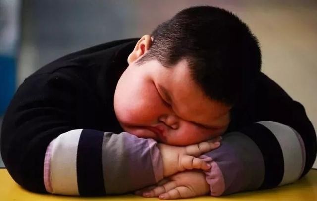 陈赫嫌弃女儿重（陈赫吐槽女儿比车还重）