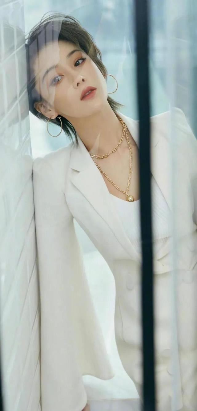 张燕是张馨予原名吗(明星军嫂张馨予介绍)