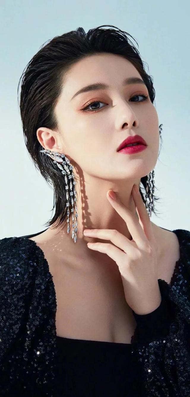 张燕是张馨予原名吗(明星军嫂张馨予介绍)