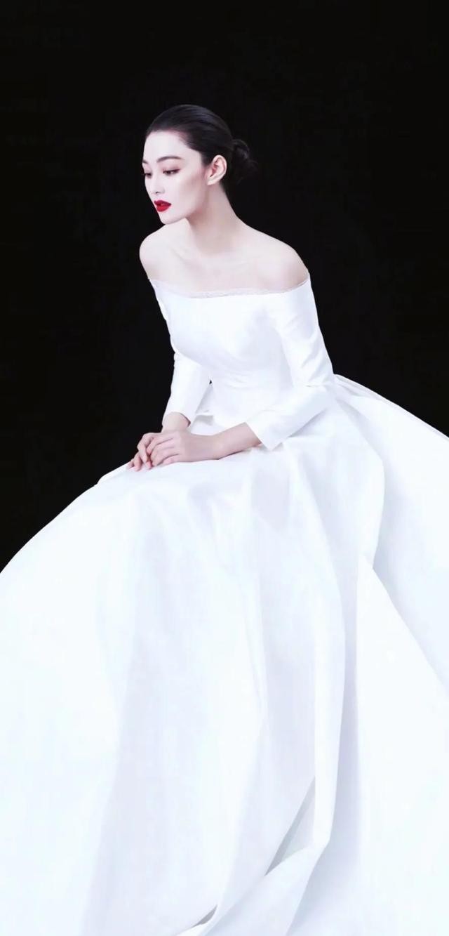 张燕是张馨予原名吗(明星军嫂张馨予介绍)