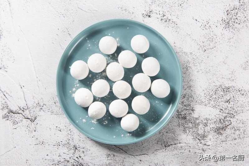汤圆是冷水煮还是热水煮(煮汤圆是用凉水还是热水?)