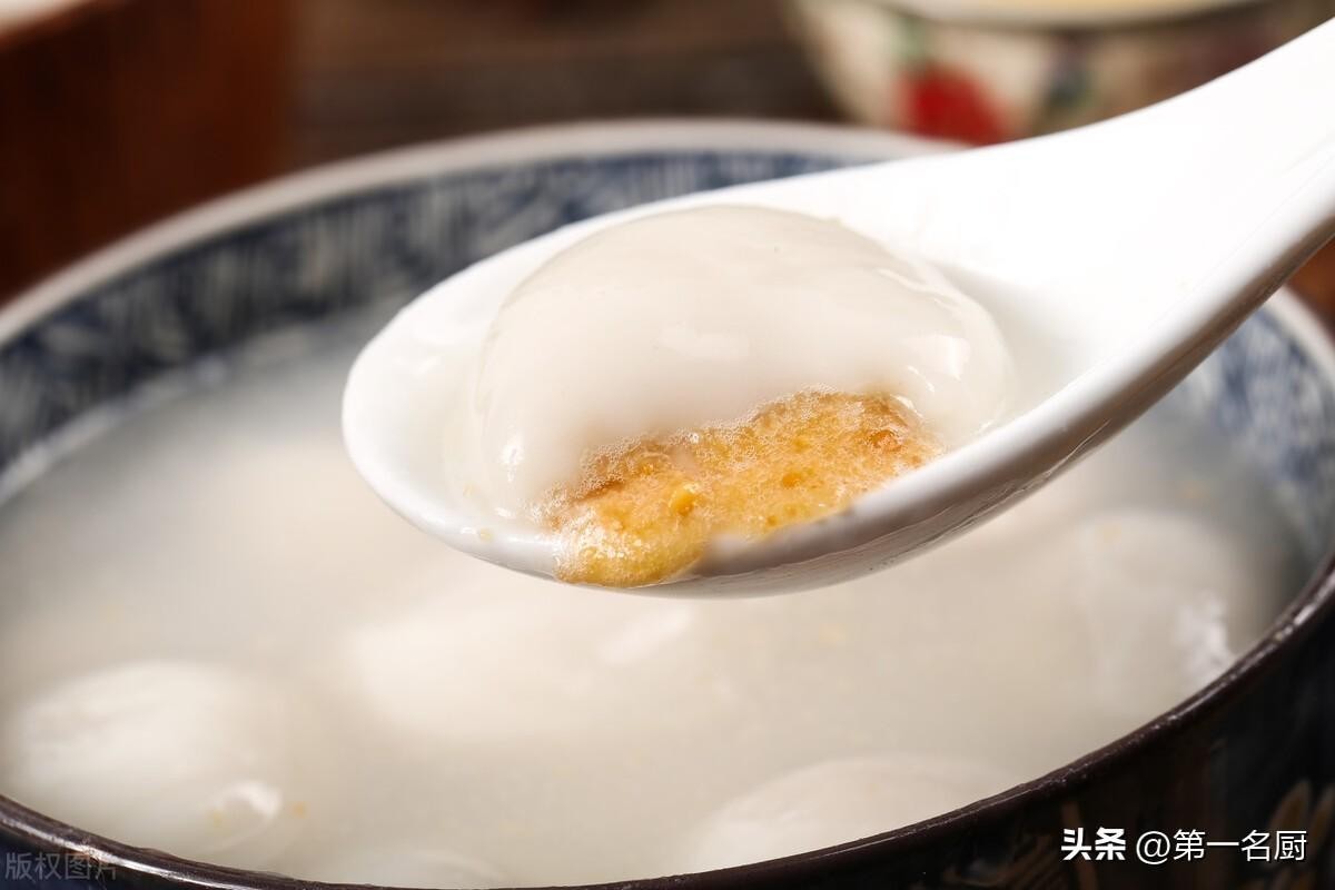 汤圆是冷水煮还是热水煮(煮汤圆是用凉水还是热水?)