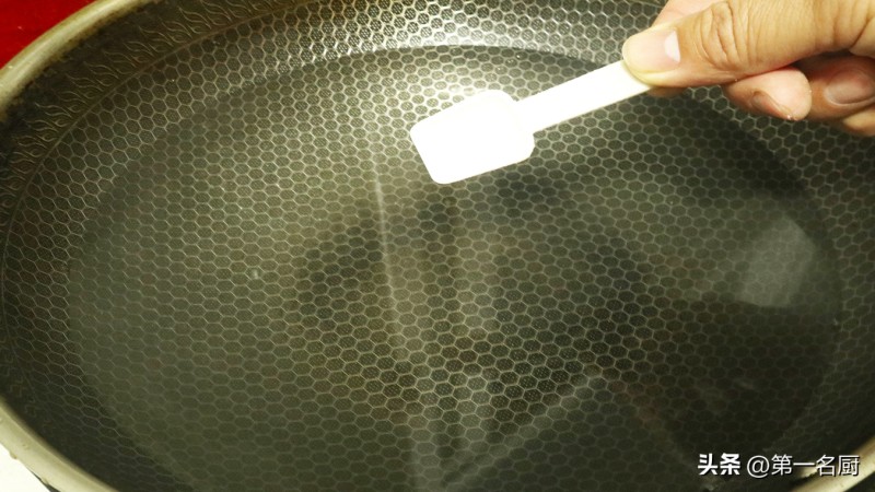 汤圆是冷水煮还是热水煮(煮汤圆是用凉水还是热水?)