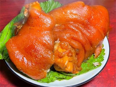 ​肘子肉怎样炖才好吃(快过年了，教你家常炖肘子的做法，软烂入味，肥而不腻，太