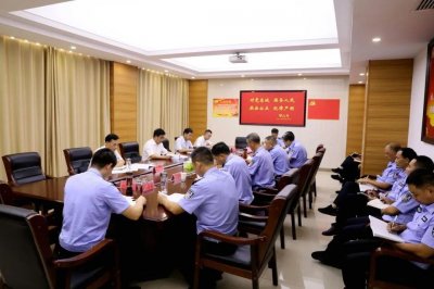 ​杨烨到县公安局调研