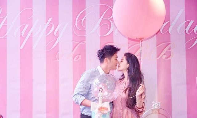 李晨成功求婚范冰冰，为其戴上求婚钻戒，2年恋情终于修成正果