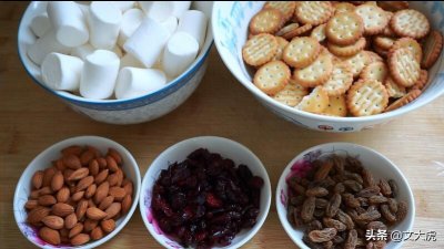 ​在家闲着无聊，教你做网红雪花酥，食材简单，好看又美味