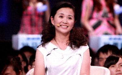 ​“非诚勿扰”黄菡：嫁初恋同学，恩爱31年无绯闻，女儿比她还漂亮