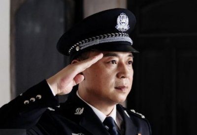 ​54岁张晞临晒娇妻，结婚9年把老婆宠成太上皇，一家四口很幸福