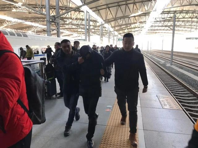 5人团伙落网涉案140余万元（半个月端掉3窝点）(2)