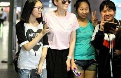 ​娱乐圈炒作新方式沈梦辰GET，耍心机利用虹桥一姐要接棒谢娜