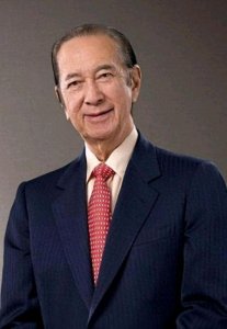 ​赌王何鸿燊：86万续命针打了11年，800万金丝楠木棺堪称世纪葬礼