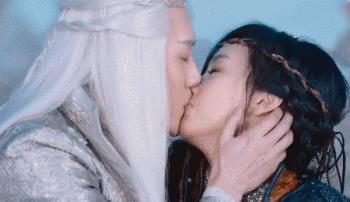 被问介意冯绍峰的情史么？颖宝回应6个字，网友：心疼颖宝儿