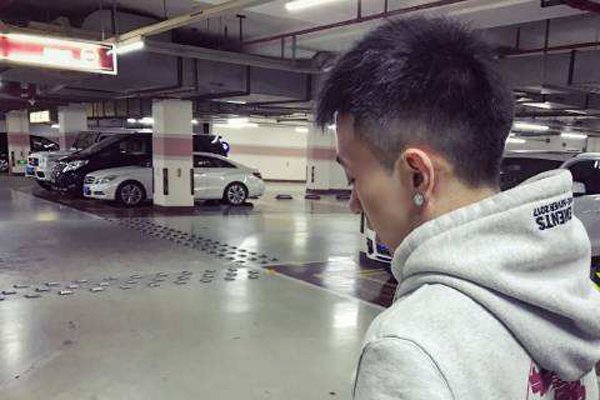 秦奋家里到底做什么的 曾经给前女友4500万去打胎够豪气