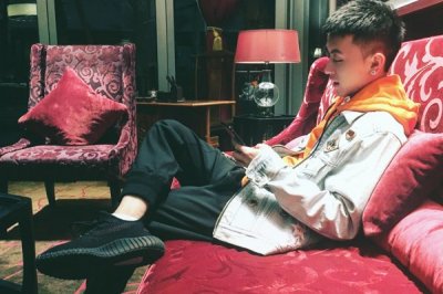 ​秦奋家里到底做什么的 曾经给前女友4500万去打胎够豪气