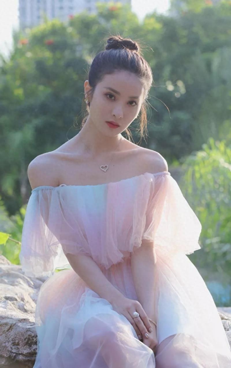 赖雨濛手机壁纸图片照片合集,可可爱爱的仙女小姐姐来啦