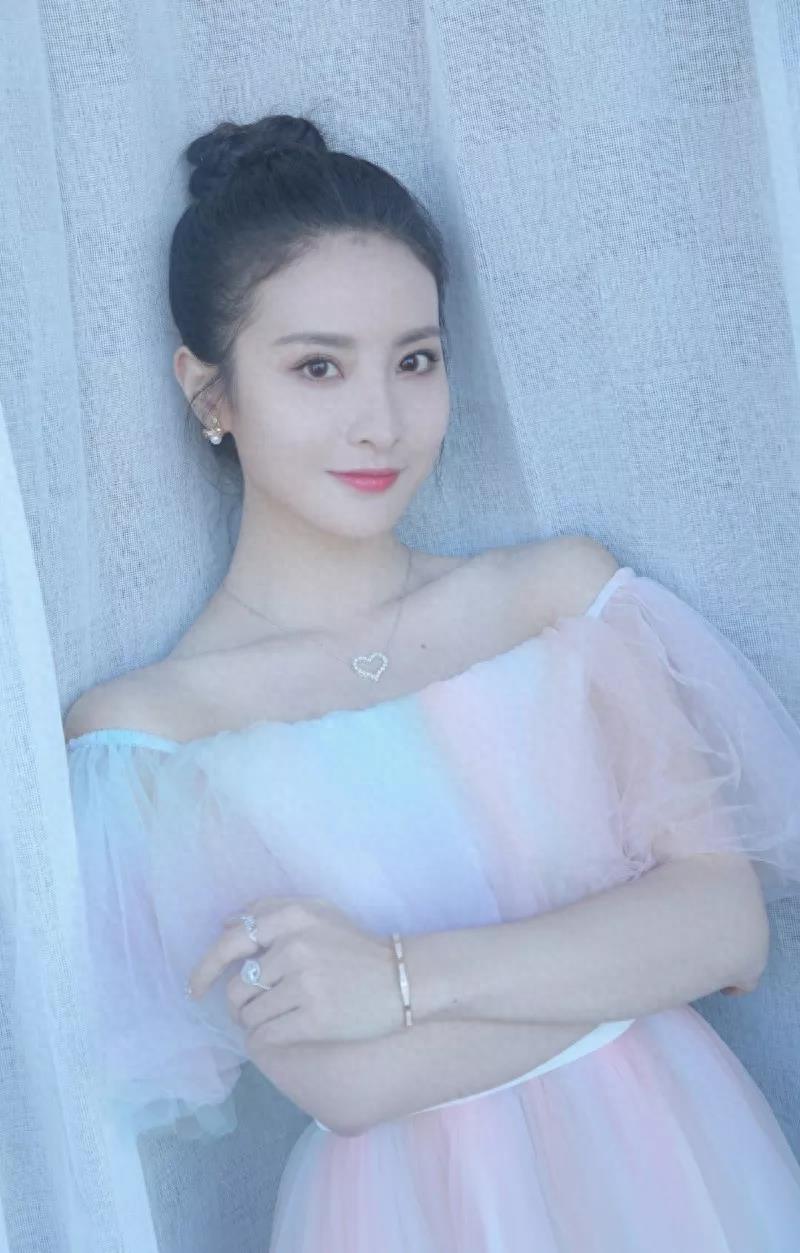 赖雨濛手机壁纸图片照片合集,可可爱爱的仙女小姐姐来啦