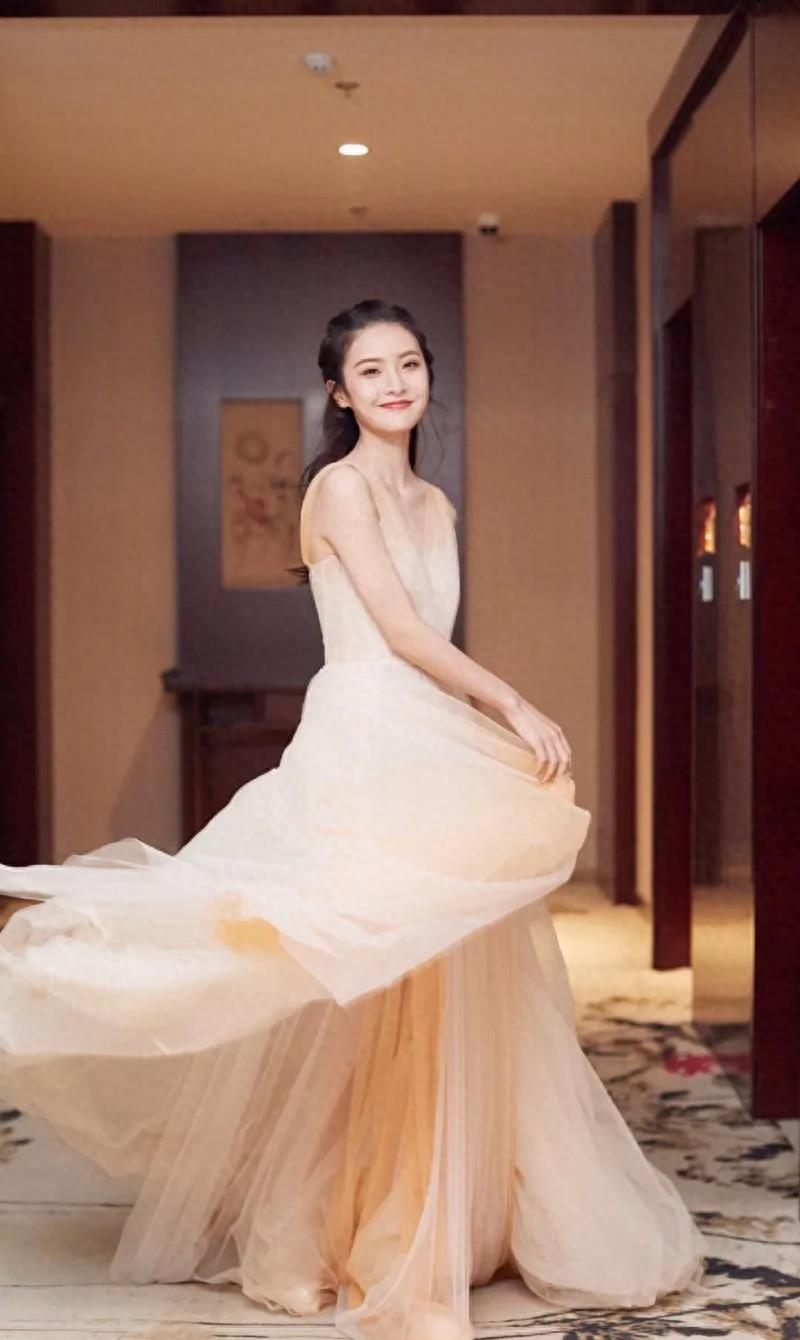 赖雨濛手机壁纸图片照片合集,可可爱爱的仙女小姐姐来啦