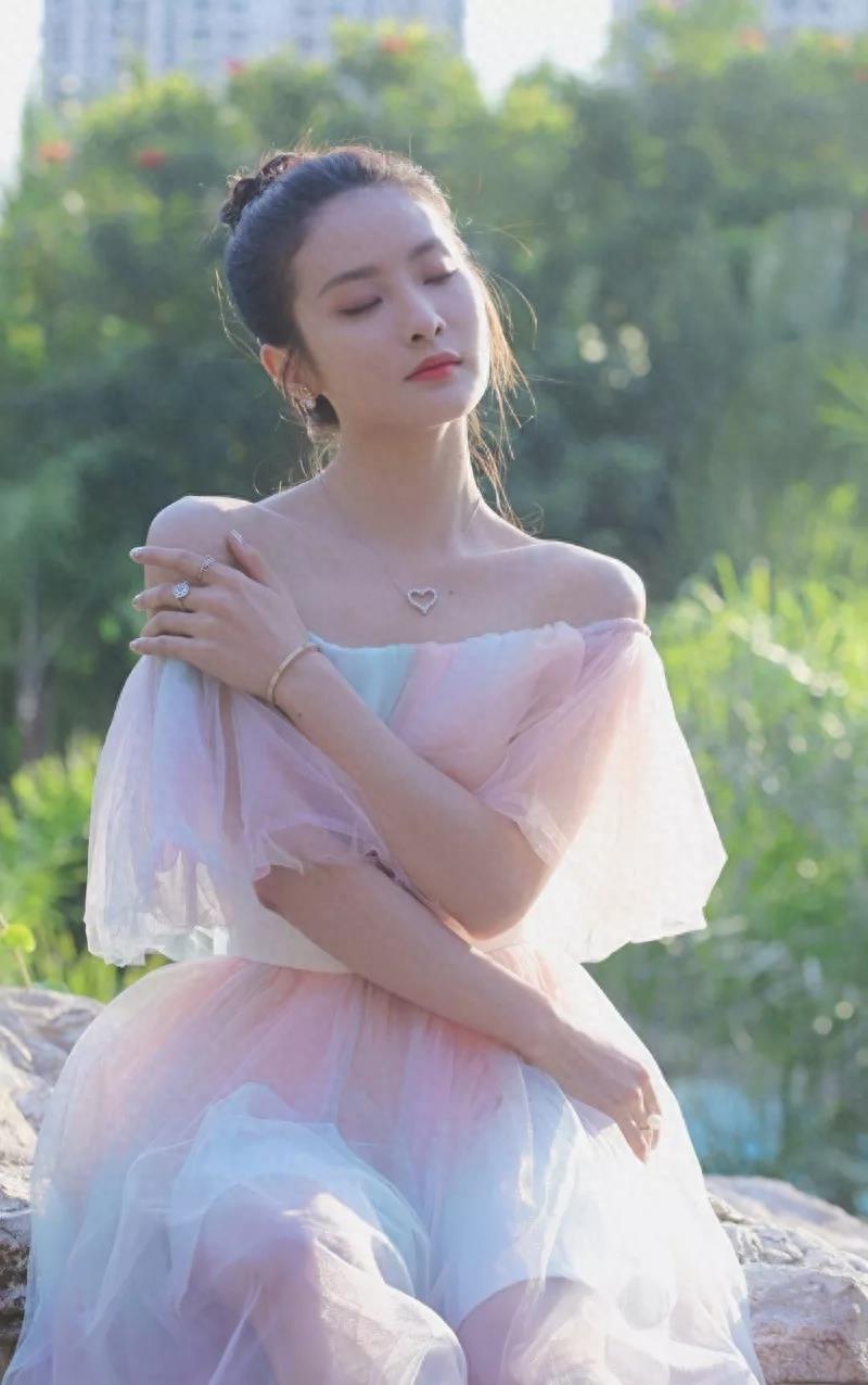 赖雨濛手机壁纸图片照片合集,可可爱爱的仙女小姐姐来啦