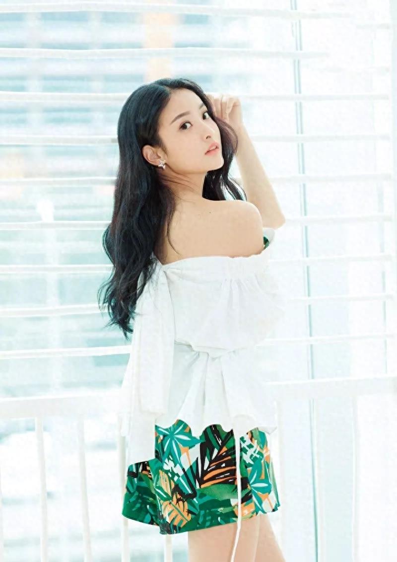 赖雨濛手机壁纸图片照片合集,可可爱爱的仙女小姐姐来啦