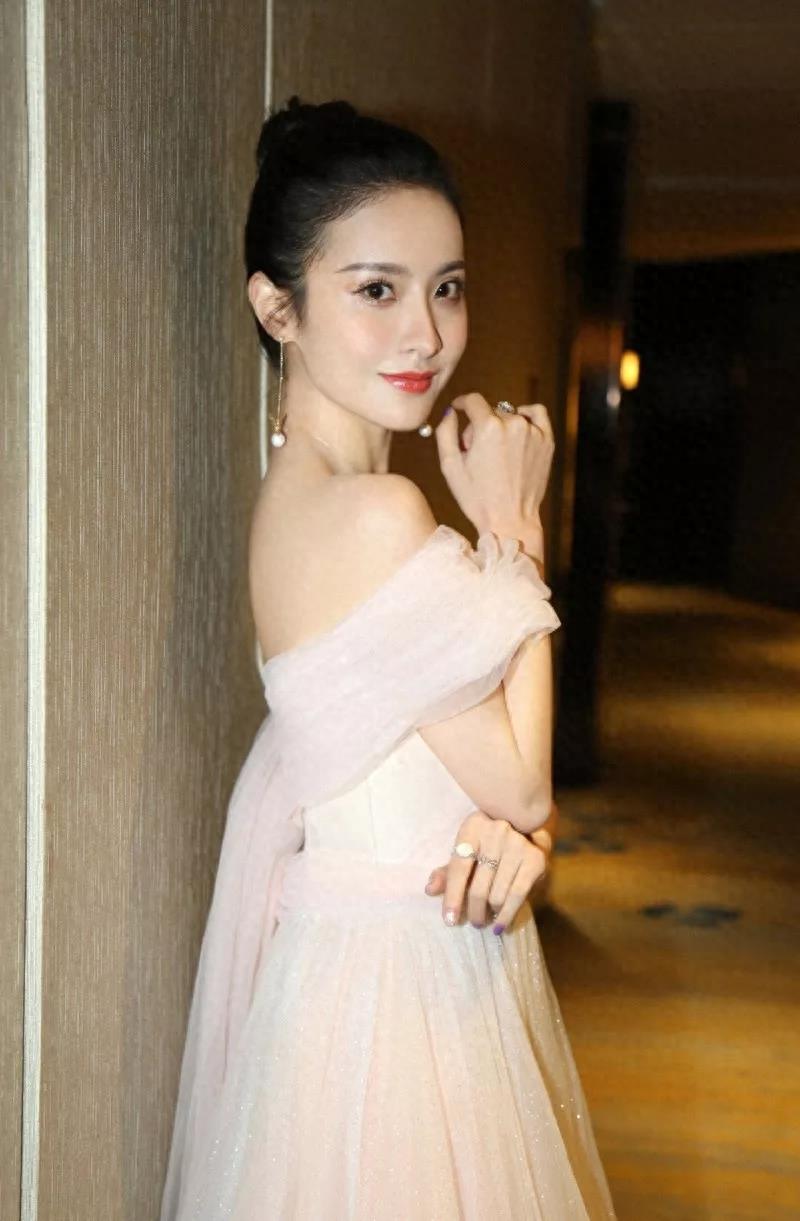 赖雨濛手机壁纸图片照片合集,可可爱爱的仙女小姐姐来啦