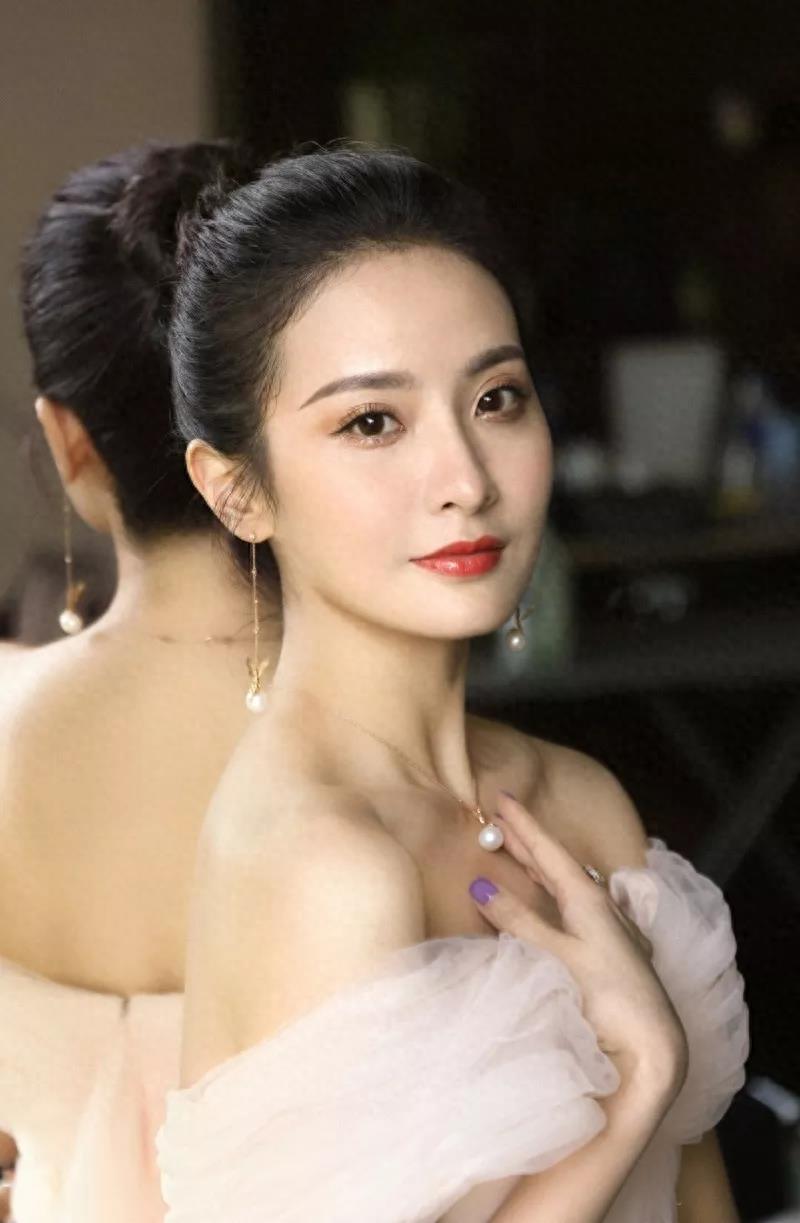 赖雨濛手机壁纸图片照片合集,可可爱爱的仙女小姐姐来啦