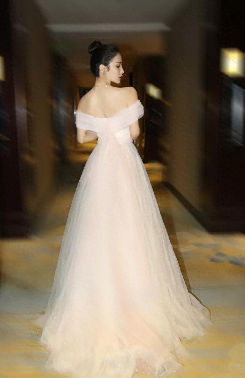 赖雨濛手机壁纸图片照片合集,可可爱爱的仙女小姐姐来啦