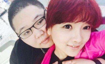 ​PDD背着老婆看女主播，还偷偷送礼物，粉丝向沈灵敏举报