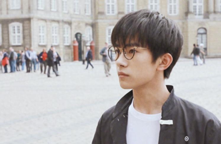 易烊千玺，一个出生于千禧年属龙的孩子