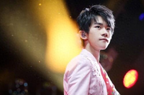 易烊千玺，一个出生于千禧年属龙的孩子