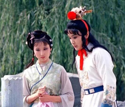 神瑛侍者和绛珠仙草指的是谁