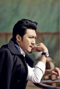 ​演员赵峥：与妻子是姐弟恋，29岁升级做爸爸，结婚多年幸福如初