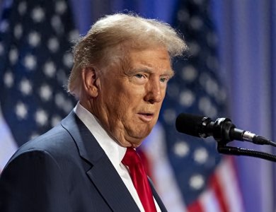 ​特朗普让盟友心态崩了！亲密盟友惨遭毒手，难怪日本外相急切访华