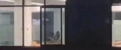 ​小情侣教室激情双修，引发百名同学围观！