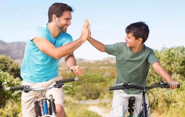 全球有7人长得一模一样（图文赏析7个长相一模一样的人）