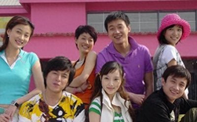 ​九年前的《奋斗》六大主演：第一位产三子，第五位遭诈捐？