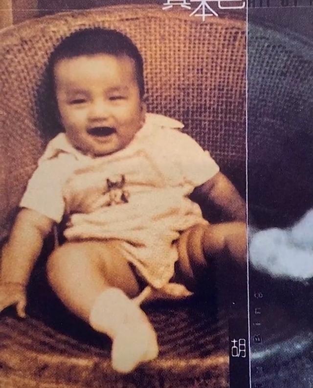 明星小时候的照片（盘点8位知名明星晒童年照）(1)