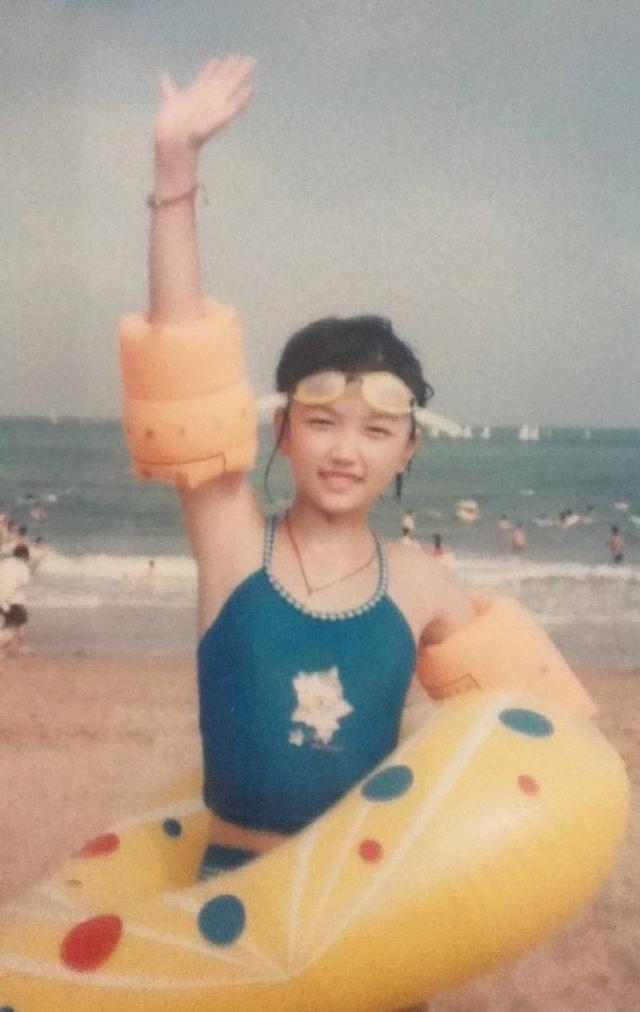 明星小时候的照片（盘点8位知名明星晒童年照）(8)