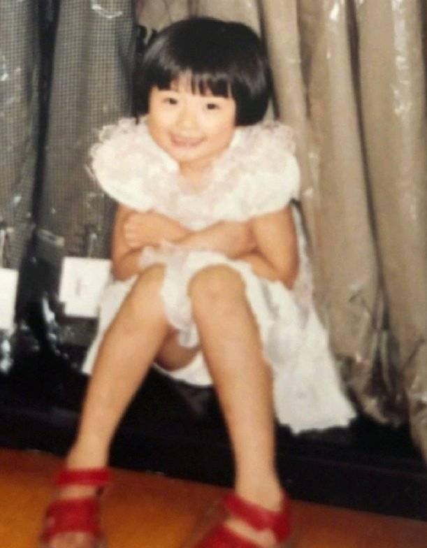 明星小时候的照片（盘点8位知名明星晒童年照）(9)