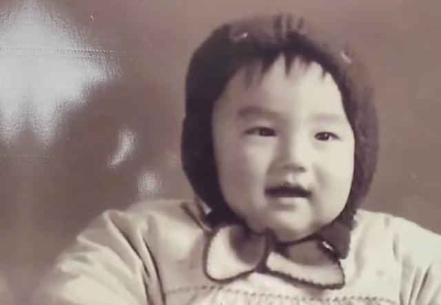 明星小时候的照片（盘点8位知名明星晒童年照）(2)