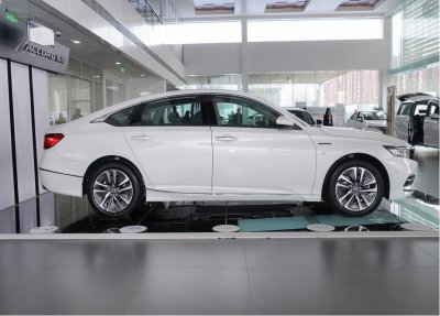 ​本田雅阁十代 轮毂改装作业