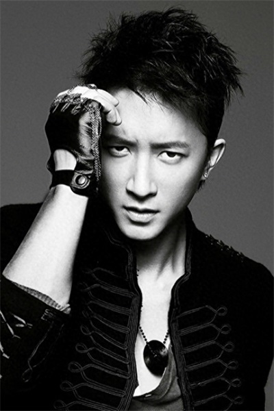 细数那些水瓶座的男明星，看看哪个和你更配