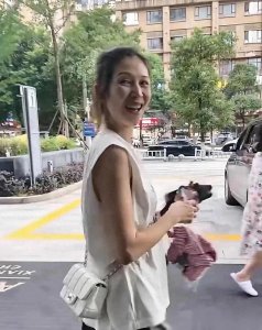 ​49岁蔡少芬曝光素颜照，她的美脱离尘世，网友大呼惊艳！