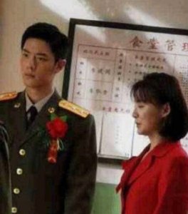 ​肖战新剧结婚路透曝光，一家三口甜蜜同框，官配妻子令人意外